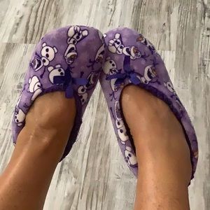Disney Slippers purple with snow man bow warm cozy inside 7/8 Warm and c…